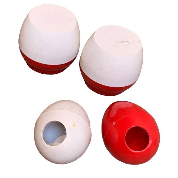 2 Sets Vintage Red White Purina Plastic Egg Canister Shaped Salt Pepper Shakers - Picture 3 of 3